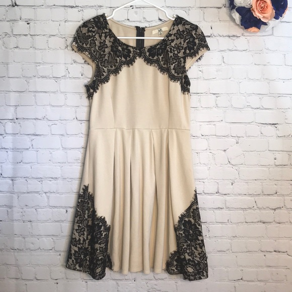 Ya Los Angeles Dresses & Skirts - 🎁3/$10🎁 YA Los Angeles lace trim dress